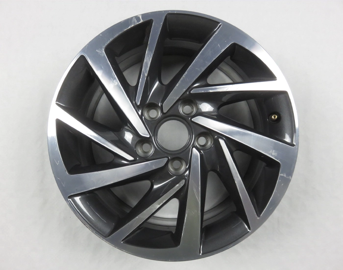 Vorher Aussehen der Felge vor der Reparatur durch CNC Glanzdrehen